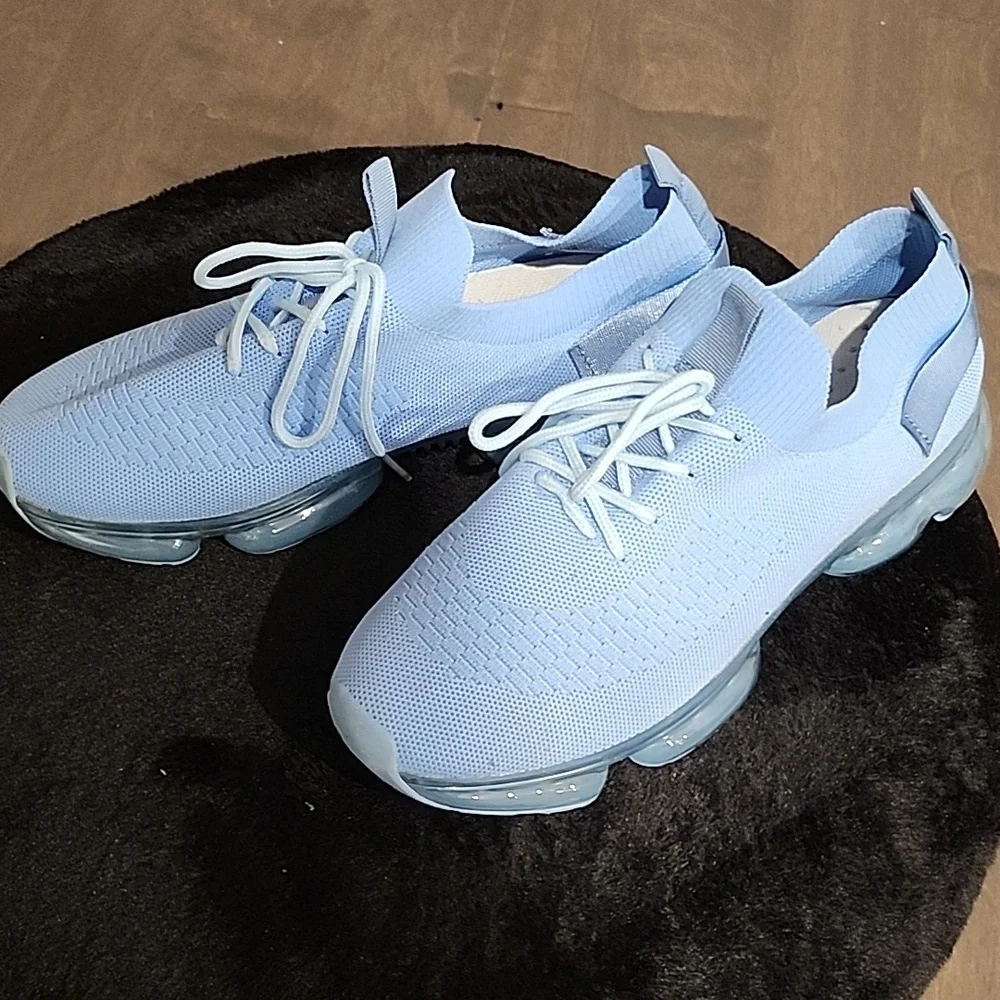 Shoes - Picture 2 of 5